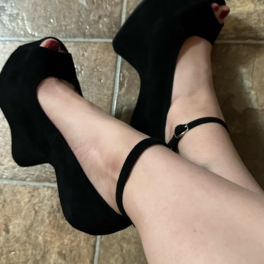 Brand new Jeffery Campbell size 6
